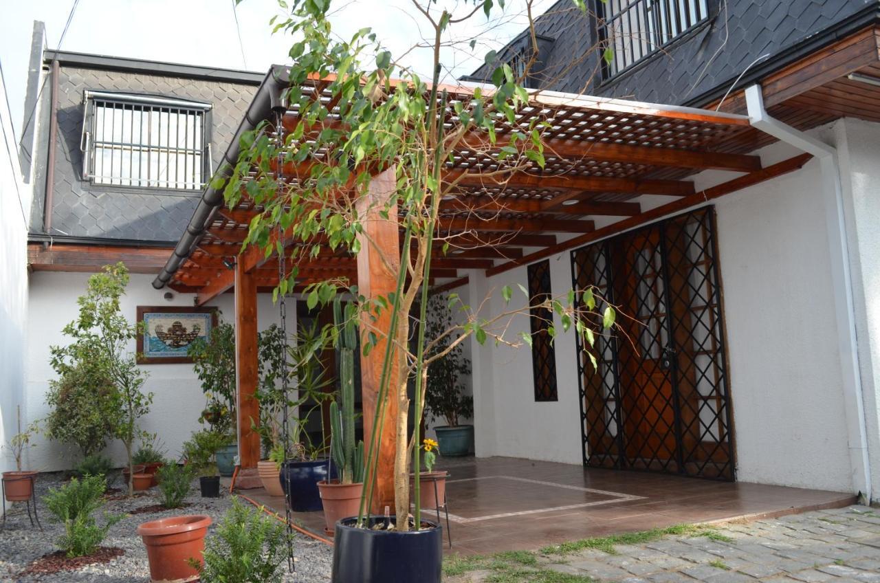 Los Araucanos, Santiago